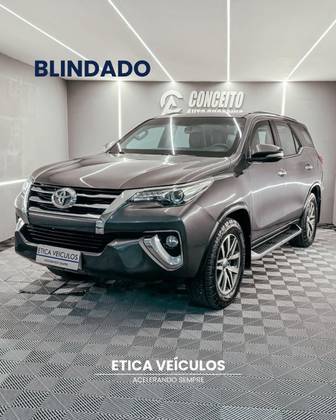 TOYOTA HILUX SW4 2.8 SRX 4X4 7 LUGARES 16V TURBO INTERCOOLER DIESEL 4P AUTOMÁTICO